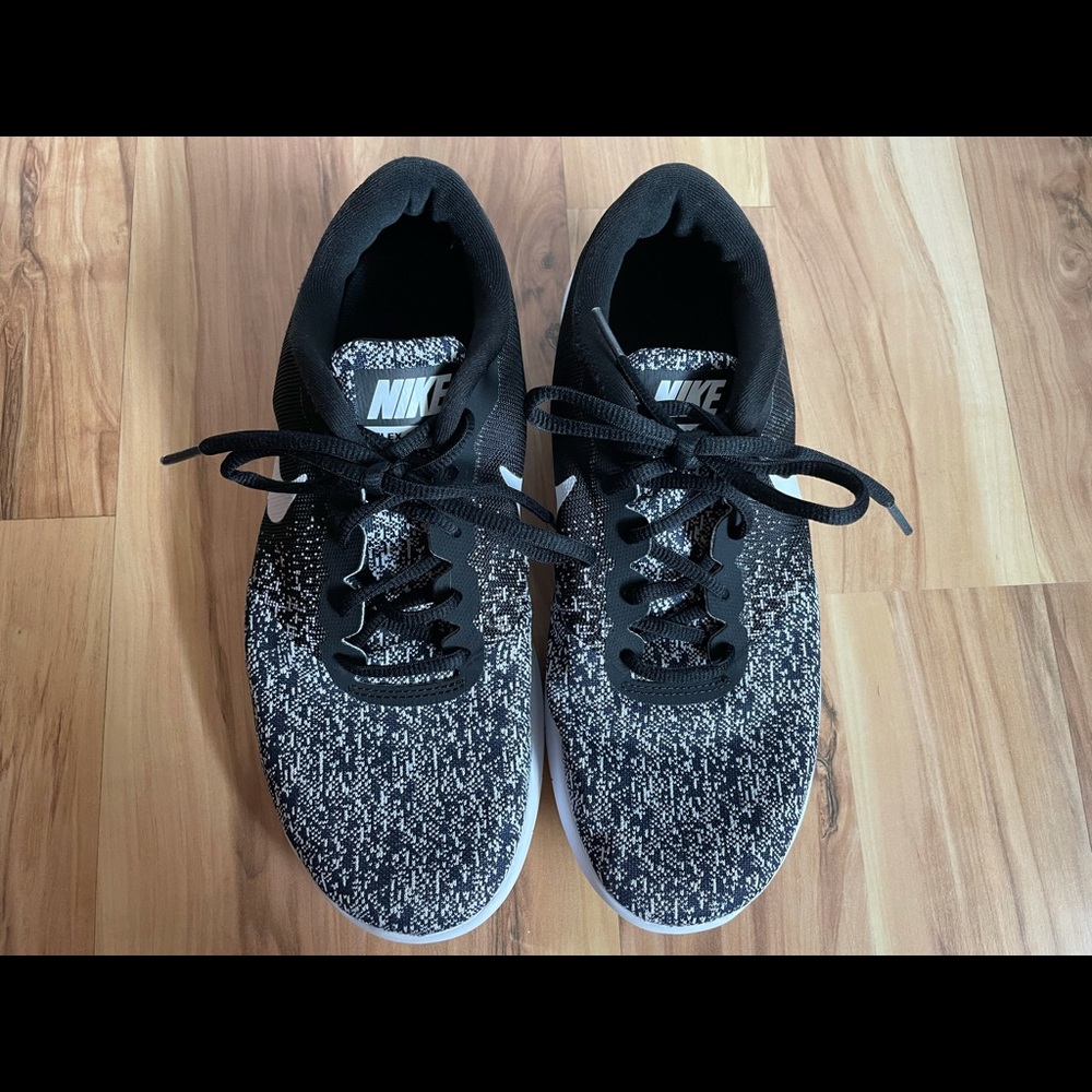 Nike Flex Contact- Specks